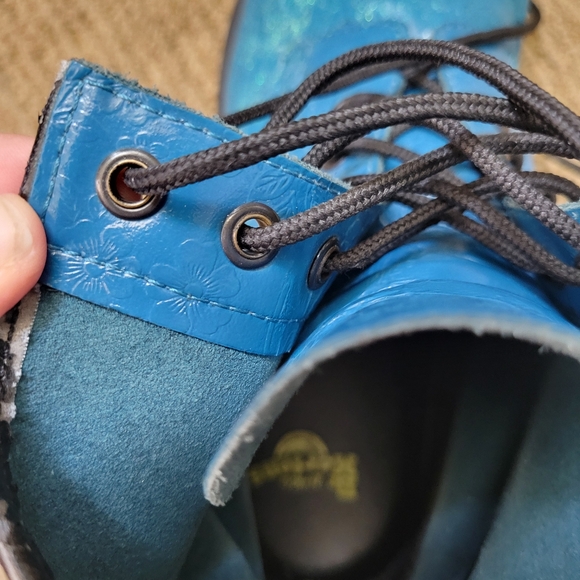 Y2K turquoise leather flower embossed Pascal combat boot dr martens docs htf - Picture 10 of 16
